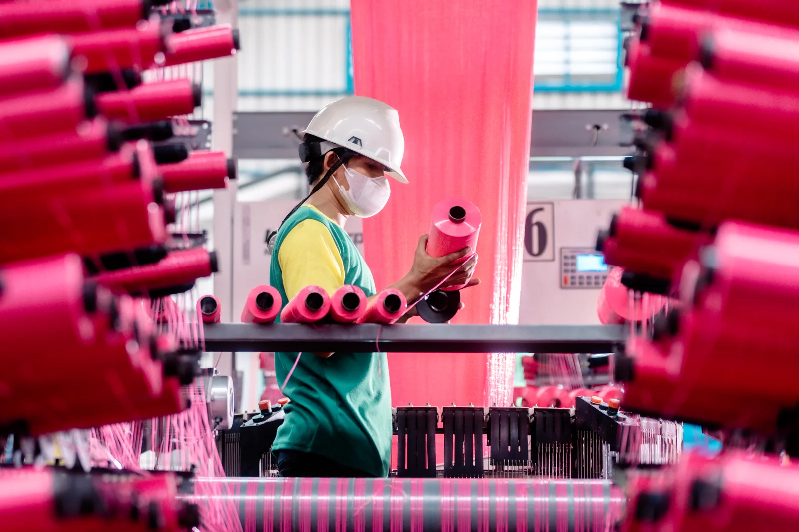 Loom weaving process for woven polypropylene fabric