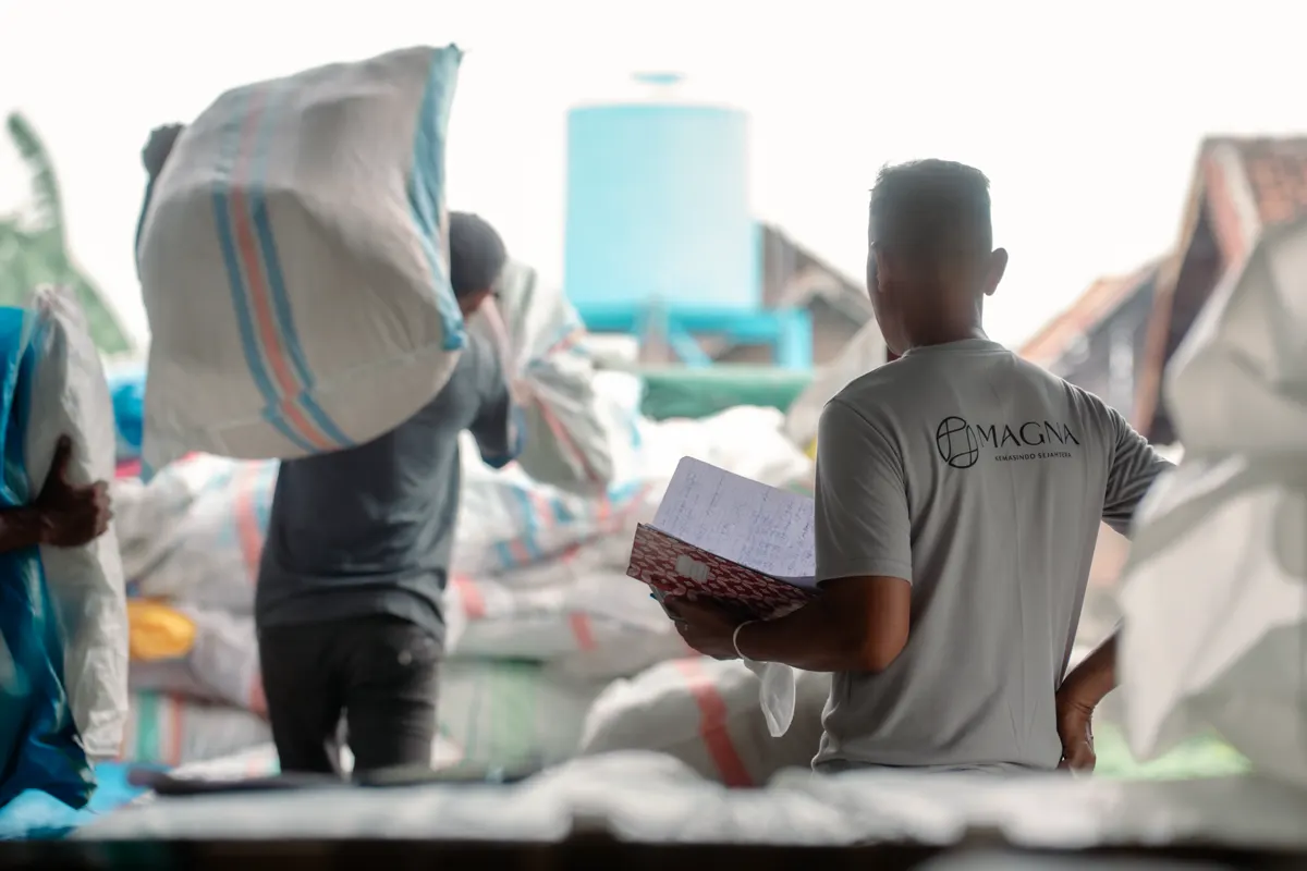 Orang di balik proses produksi Magna